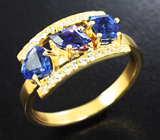 Золотое кольцо с насыщенными синими сапфирами авторской огранки 1,51 карата и бесцветными цирконами Золото