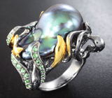 Серебряное кольцо с цветной жемчужиной 30,29 карата и цаворитами Серебро 925
