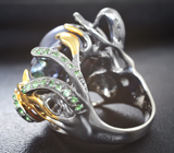 Серебряное кольцо с цветной жемчужиной 30,29 карата и цаворитами Серебро 925
