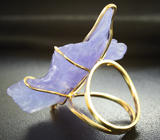 Золотое кольцо с резным лавандово-синим кварцем 58,56 карата и танзанитами Золото