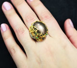 Серебряное кольцо с лунным камнем с эффектом кошачьего глаза 12,45 карата и изумрудами Серебро 925