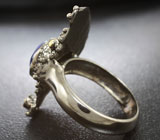 Серебряное кольцо с кристаллическим черным опалом и синими сапфирами Серебро 925