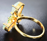 Золотое кольцо с ограненными эфиопскими опалами 3,38 карата и цаворитами Золото