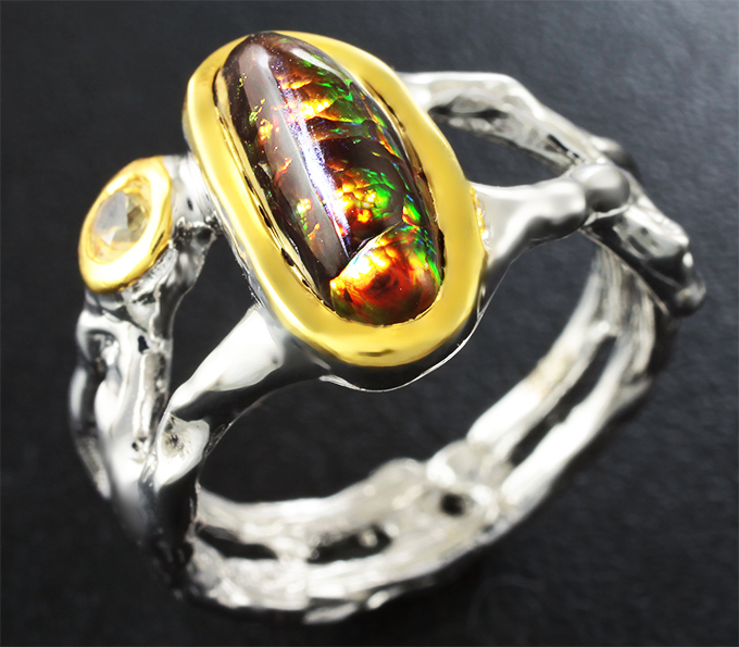 Серебряное кольцо с мексиканским огненным агатом и желтым сапфиром