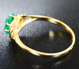 Золотое кольцо с ярким уральским изумрудом первой чистоты 0,73 карата Золото