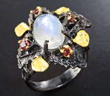 Серебряное кольцо с лунным камнем 3+ карат и мозамбикскими гранатами