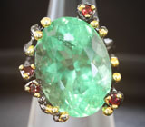 Серебряное кольцо с неоново-зеленым флюоритом 28+ карат и мозамбикскими гранатами Серебро 925
