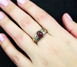 Серебряное кольцо с кабошоном рубина 3,07 карата и сапфирами Серебро 925