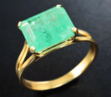 Золотое кольцо с крупным уральским изумрудом без облагораживания 3,63 карата Золото