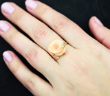 Золотое кольцо с натуральным резным кораллом 9,45 карата Золото