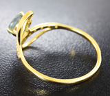 Золотое кольцо с уральским александритом 1,12 карата и бесцветными цирконами Золото