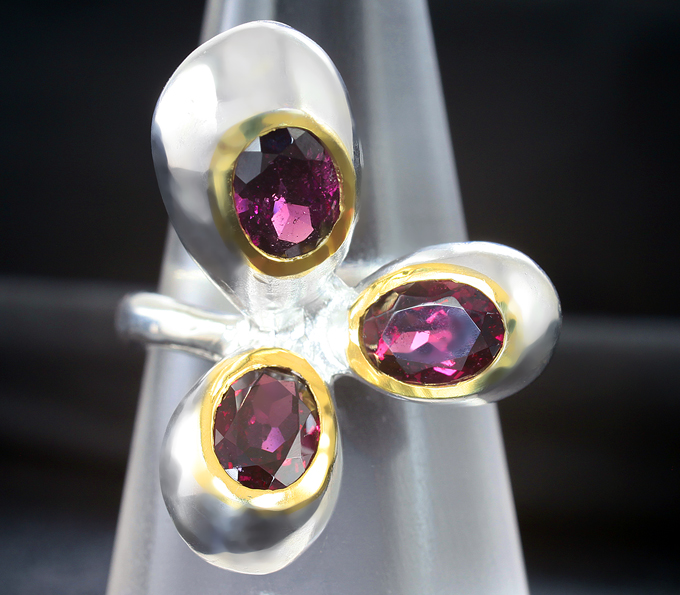 Серебряное кольцо с родолитами