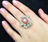 Серебряное кольцо с солнечным камнем 10+ карат и изумрудами Серебро 925