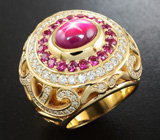 Кольцо со звездчатым рубином, ограненными рубинами и бриллиантами Золото