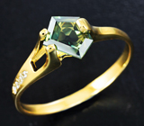Золотое кольцо с чистейшим полихромным сапфиром авторской огранки 1,32 карата и бесцветными цирконами Золото