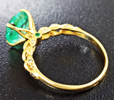 Золотое кольцо с «неоновым» уральским изумрудом 2,4 карата высокой чистоты и бриллиантами Золото