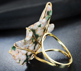 Золотое кольцо с океанической яшмой 47,95 карата и уральскими изумрудами Золото