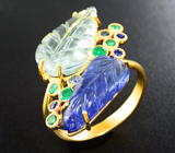Золотое кольцо с резными танзанитом и бериллом 4,63 карата, изумрудами и синими сапфирами Золото