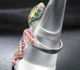 Серебряное кольцо «Змейка» с изумрудом, диопсидами, родолитами, пурпурными и сине-зелеными сапфирами Серебро 925