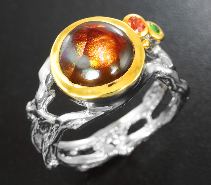 Серебряное кольцо с мексиканским огненным агатом, сапфиром и цаворитом