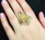 Золотое кольцо с резным зеленым аметистом 37,19 карата и желтыми сапфирами Золото
