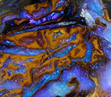 Австралийский черный опал c сине-фиолетовой опалесценцией 