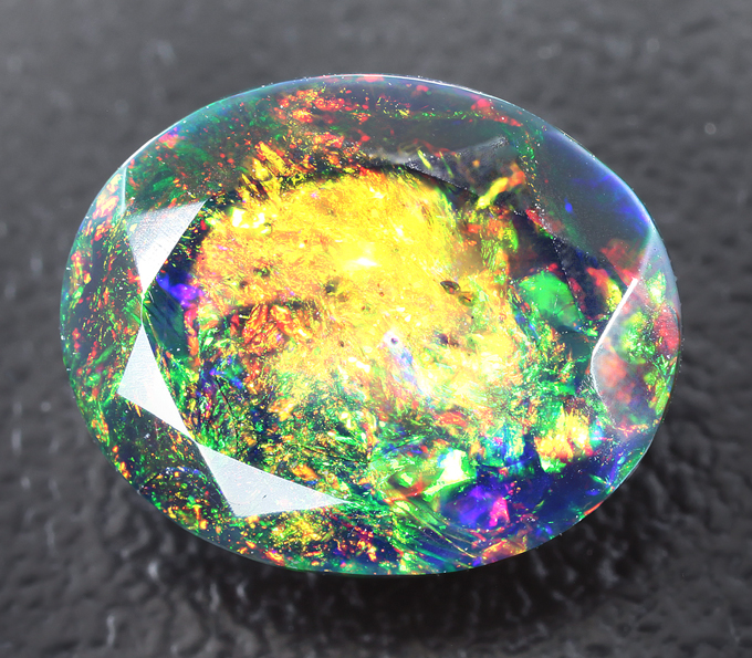 Ограненный черный опал 1,7 карата