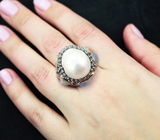 Серебряное кольцо с жемчужиной 34,07 карата и кристаллическими эфиопскими опалами 10,53 карата