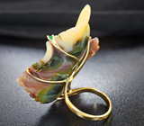Золотое кольцо с океанической яшмой 52,8 карата и уральскими изумрудами Золото
