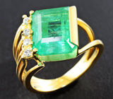 Золотое кольцо с крупным уральским изумрудом высокой чистоты 5,92 карата и бриллиантами Золото