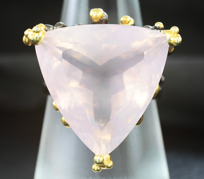 Серебряное кольцо с розовым кварцем 27+ карат