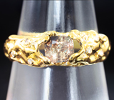 Золотое кольцо с александритом 0,82 карата и бриллиантами Золото