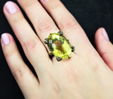 Серебряное кольцо с лимонным цитрином 27+ карат и топазами Серебро 925