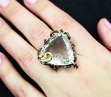 Серебряное кольцо с бесцветным кварцем 30+ карат и мозамбикскими гранатами Серебро 925