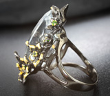 Серебряное кольцо с крупным бесцветным кварцем, диопсидами и синими сапфирами Серебро 925