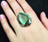 Серебряное кольцо с крупным зеленым флюоритом и голубыми топазами Серебро 925