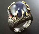 Серебряное кольцо с крупным синим сапфиром и гранатами Серебро 925
