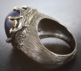 Серебряное кольцо с крупным синим сапфиром и гранатами Серебро 925