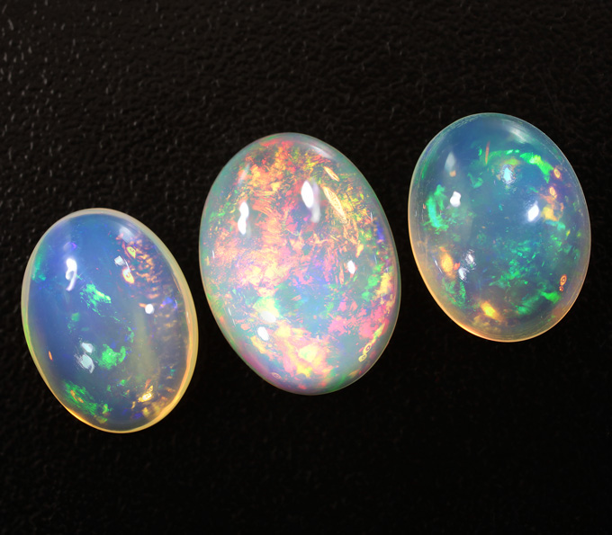 Набор из 3 кристаллических эфиопских опалов 10,77 карата