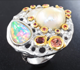 Серебряное кольцо с жемчужиной барокко 29,2 карата, кристаллическим эфиопским опалом 3,72 карата и оранжевыми сапфирами Серебро 925