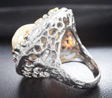 Серебряное кольцо с жемчужиной барокко 29,2 карата, кристаллическим эфиопским опалом 3,72 карата и оранжевыми сапфирами Серебро 925