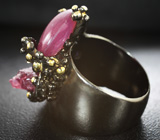 Серебряное кольцо с кабошоном и кристаллом сапфира, кристаллом апатита, аметистом и диопсидами Серебро 925