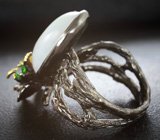 Серебряное кольцо с кабошоном гошенита и диопсидами