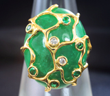 Золотое кольцо с крупным насыщенным кабошоном уральского изумруда 22,62 карата и бриллиантами Золото