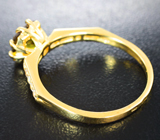 Золотое кольцо с контрастным андалузитом 1,42 карата и лейкосапфирами Золото