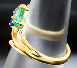 Золотое кольцо с уральским изумрудом, танзанитом и сапфиром высоких характеристик Золото