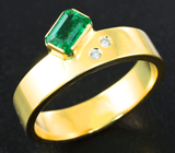 Золотое кольцо с уральским изумрудом топовых характеристик 0,46 карата и бриллиантами Золото