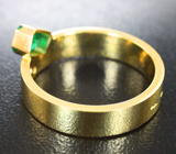 Золотое кольцо с уральским изумрудом топовых характеристик 0,46 карата и бриллиантами Золото