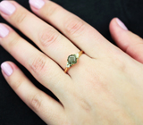 Золотое кольцо с уральским александритом 1,43 карата, зелеными сапфирами и бриллиантами Золото
