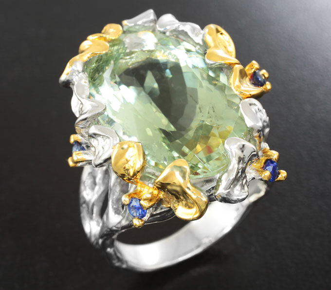 Серебряное кольцо с зеленым аметистом 20,7 карата и синими сапфирами